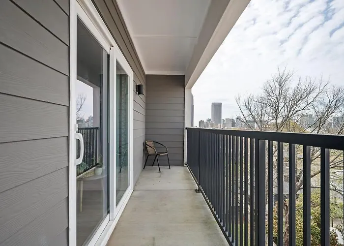 Luxury 5Beds 3Baths 2Balcony Penthouse 542Blvd
